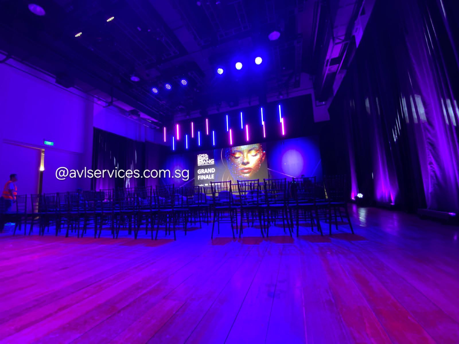 L'Oreal Big Bang product launch stage with layered LED panels and brand-coloured wash lighting
